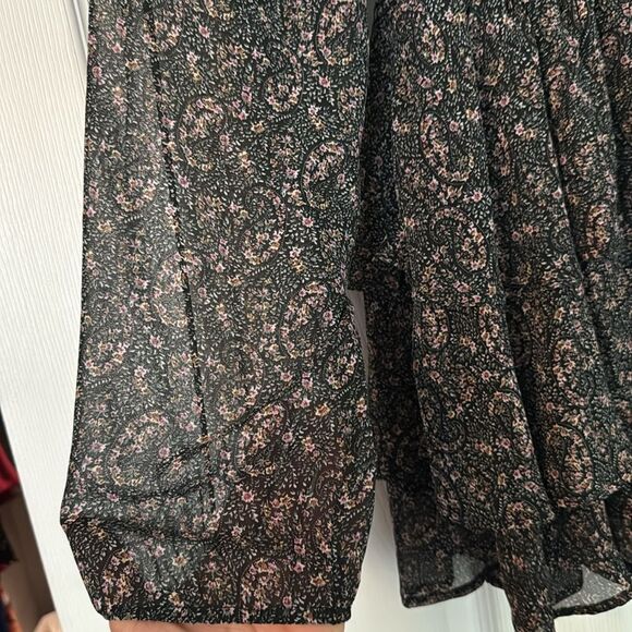 Ruffled romper by Entro! Sheer sleeves! Looks like a dress! - Picture 4 of 5